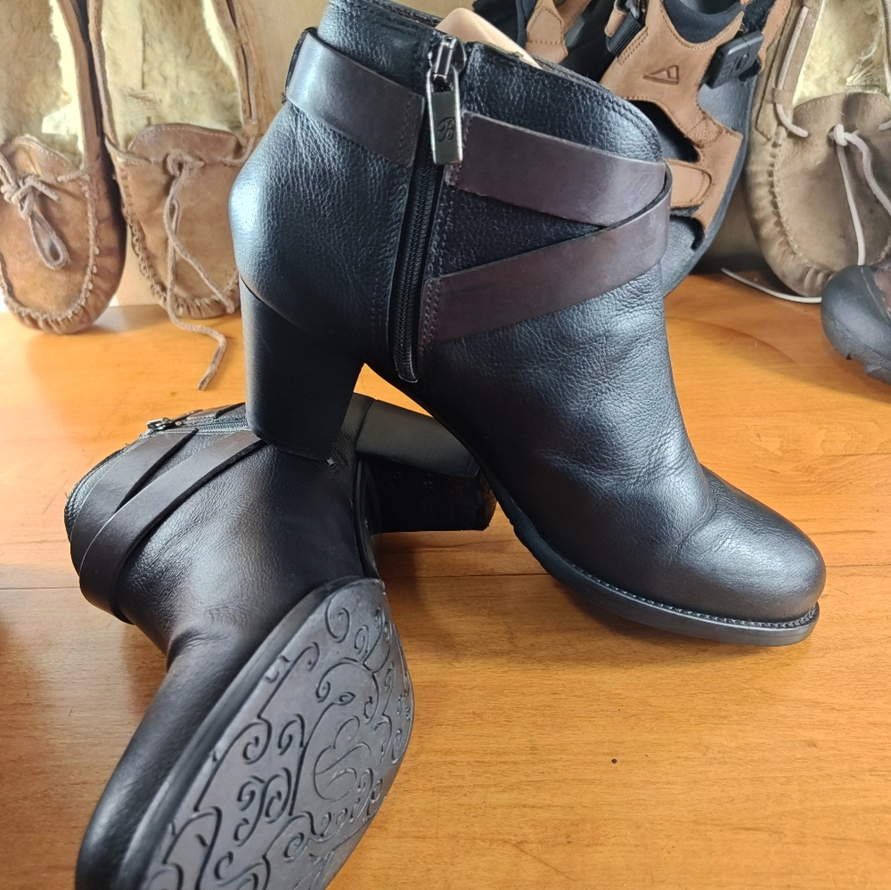 Brighton Gaucho Leather Ankle Boots Bootie Zip Strap Boho Women's Size 8M - Picture 4 of 16